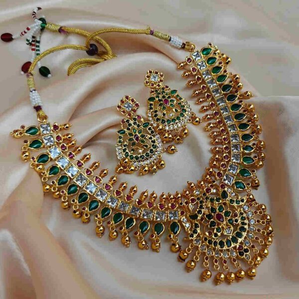 Gold Kempu Necklace Set with Earrings