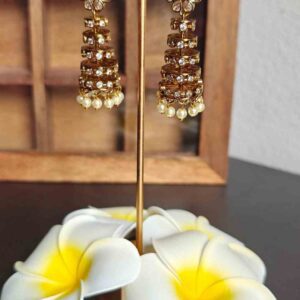 Product Description: Timeless Twist on Classic Elegance Add a touch of vintage charm to your everyday style with our Twisted Antique Finish Simple Earrings. These delicate yet distinctive earrings feature an artfully twisted design with a softly oxidized gold or silver finish, perfect for those who love understated jewelry with old-world character.